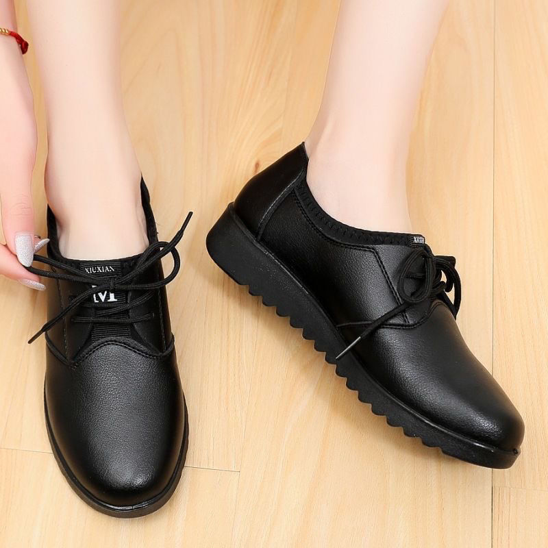 ソリッドブラックオックスフォードシューズ 女性用ワークレザー - Leather Work Oxfords のレビューと価格
